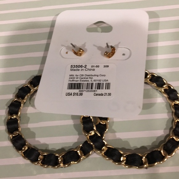 Circle round earrings. /New never worn - Picture 3 of 3